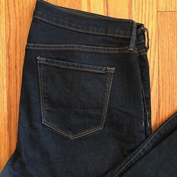 Old Navy Original Mid Rise Dark Wash Jeans | Size 16 Short - Picture 2 of 5